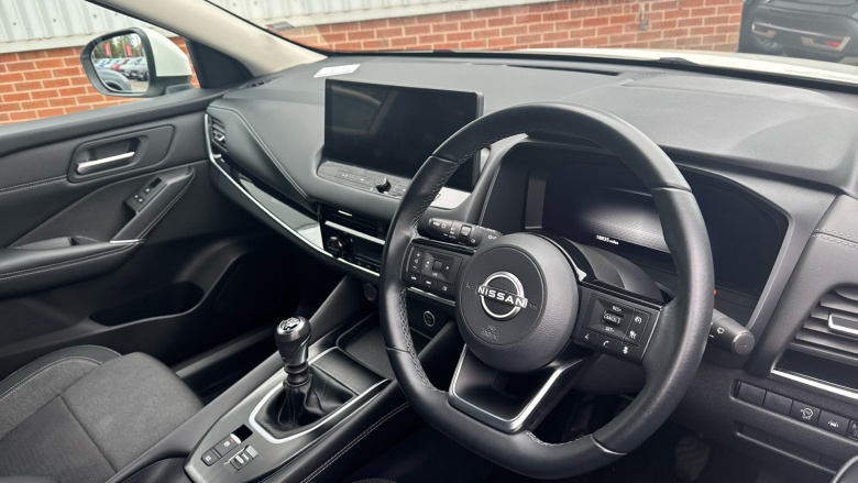 Nissan Qashqai 1.3 DiG-T MH N-Connecta 5dr Petrol Hatchback